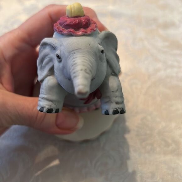 Wallace Berrie vintage 1983 Circus Royal #9612 porcelain Dancing Elephant EVC - Picture 5 of 11